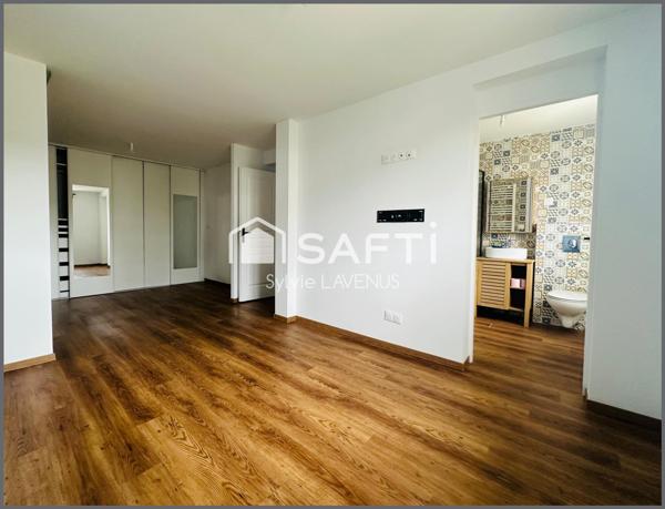 A SOISSONS, PROCHE HYPER CENTRE VILLE,  MAISON DE 165 M2 SUR SON TERRAIN DE 587 M2.