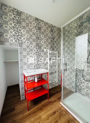 A SOISSONS, PROCHE HYPER CENTRE VILLE,  MAISON DE 165 M2 SUR SON TERRAIN DE 587 M2.