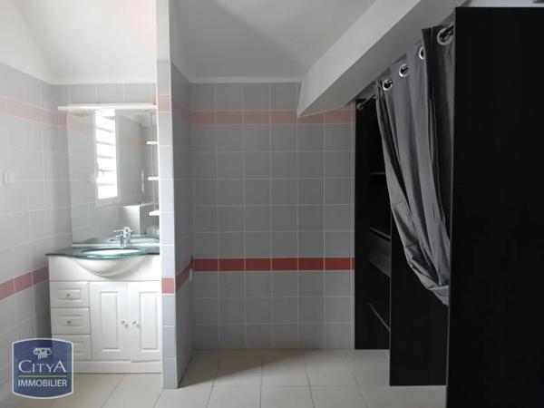 Appartement à louer 1 pièce 27.11m² Saint-Joseph (97480)