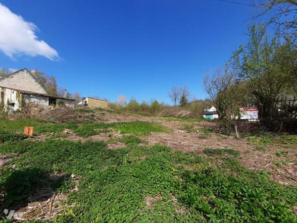 BOURGUIGNON SOUS MONTBAVIN : Venez découvrir cette belle parcelle dans un village calme à 15 mi...