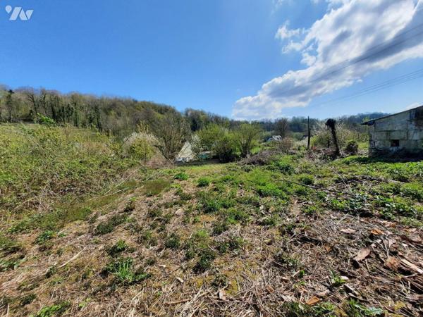 BOURGUIGNON SOUS MONTBAVIN : Venez découvrir cette belle parcelle dans un village calme à 15 mi...