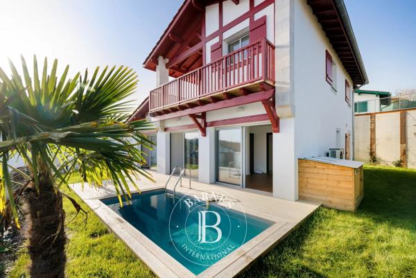 Urrugne, Maison de village 3 Chambres -  112 m² à vendre