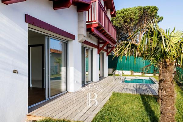 Urrugne, Maison de village 3 Chambres -  112 m² à vendre