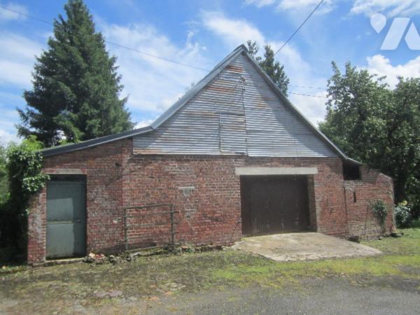 Maison de 79 m2, 2 chambres, dépendances et grand terrain.
