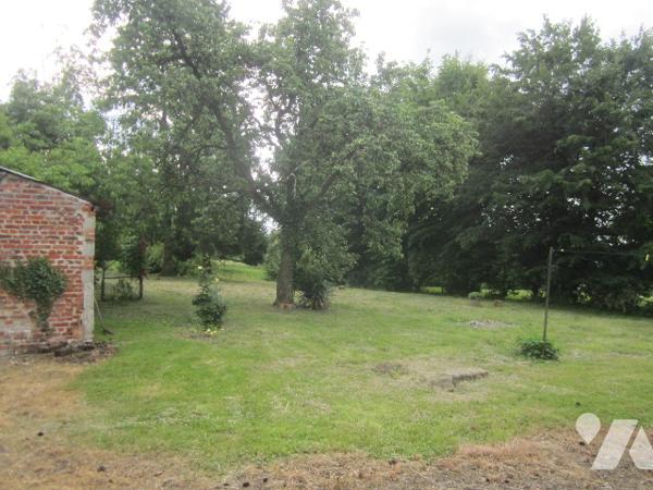 Maison de 79 m2, 2 chambres, dépendances et grand terrain.