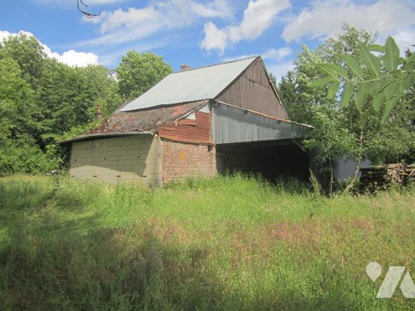 Maison de 79 m2, 2 chambres, dépendances et grand terrain.