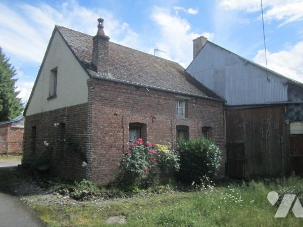 Maison de 79 m2, 2 chambres, dépendances et grand terrain.