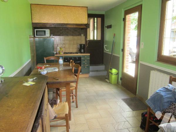 Maison de 79 m2, 2 chambres, dépendances et grand terrain.