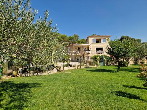 Bien d'exeption - Maison de maçon de 174 m² - Terrain de 2291 m² Garage 100 m²