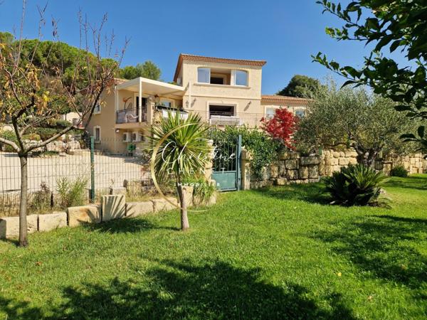 Bien d'exeption - Maison de maçon de 174 m² - Terrain de 2291 m² Garage 100 m²