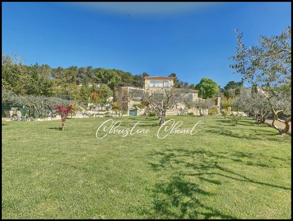 Bien d'exeption - Maison de maçon de 174 m² - Terrain de 2291 m² Garage 100 m²