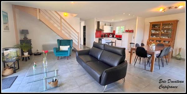 Maison à vendre 6 pièces PESSAC (33), piscine, terrain 865 m²