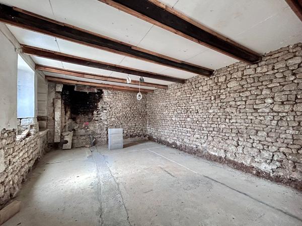 Maison Azay Le Brule 4 pièce(s) 147 m2, Azay le brule 79400
