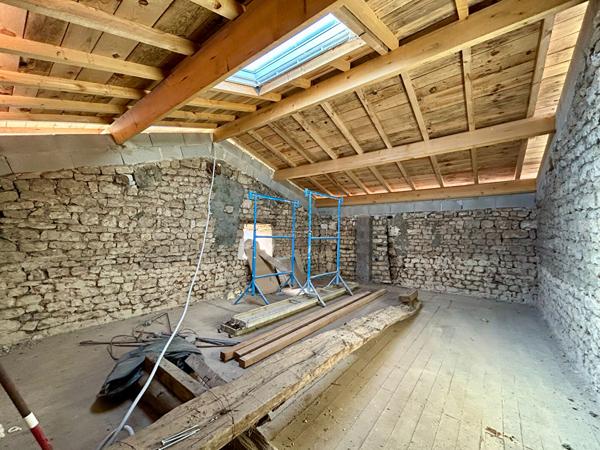 Maison Azay Le Brule 4 pièce(s) 147 m2, Azay le brule 79400