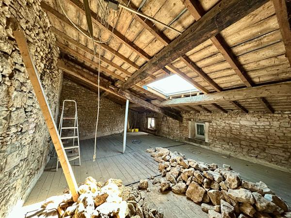 Maison Azay Le Brule 4 pièce(s) 147 m2, Azay le brule 79400