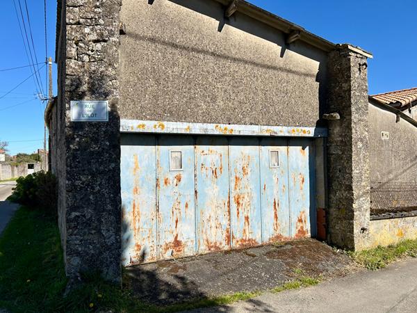 Maison Azay Le Brule 4 pièce(s) 147 m2, Azay le brule 79400