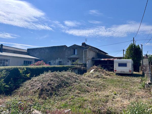Maison Azay Le Brule 4 pièce(s) 147 m2, Azay le brule 79400