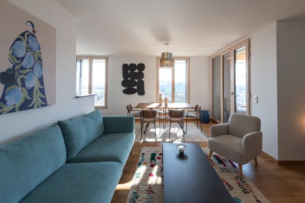 Superbe T4 meublé avec terrasse et parking à louer à Confluence