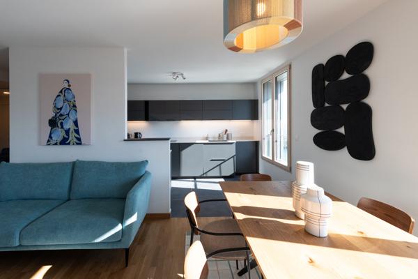 Superbe T4 meublé avec terrasse et parking à louer à Confluence