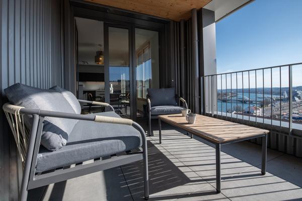 Superbe T4 meublé avec terrasse et parking à louer à Confluence