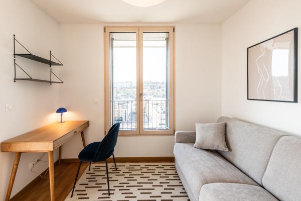 Superbe T4 meublé avec terrasse et parking à louer à Confluence