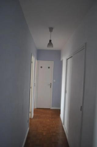APPARTEMENT T4 A LOUER - LYON 7EME ARRONDISSEMENT Le Fleuve 88.73 m 2 1 554 € charges comprises par mois