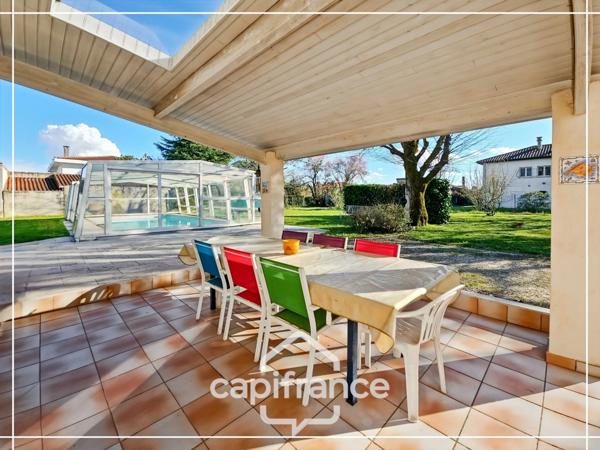 Maison familiale ou deux logements, Piscine couverte, 3 Garages, 1 atelier, Terrain clos
