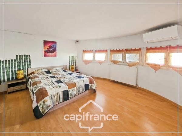 Maison familiale ou deux logements, Piscine couverte, 3 Garages, 1 atelier, Terrain clos