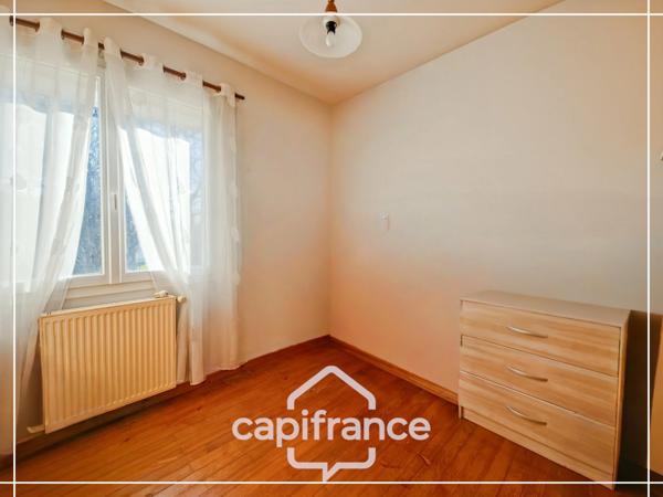 Maison familiale ou deux logements, Piscine couverte, 3 Garages, 1 atelier, Terrain clos