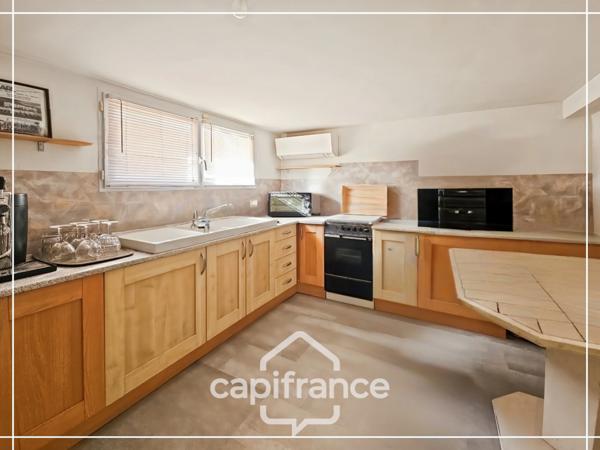 Maison familiale ou deux logements, Piscine couverte, 3 Garages, 1 atelier, Terrain clos