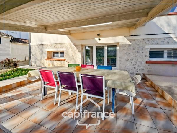 Maison familiale ou deux logements, Piscine couverte, 3 Garages, 1 atelier, Terrain clos