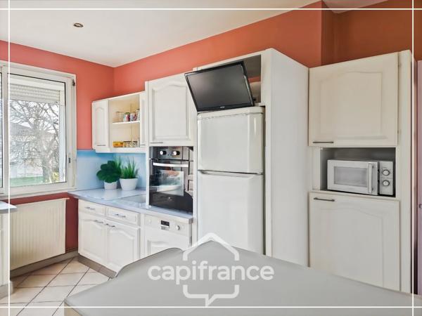 Maison familiale ou deux logements, Piscine couverte, 3 Garages, 1 atelier, Terrain clos