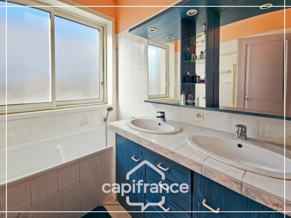 Maison familiale ou deux logements, Piscine couverte, 3 Garages, 1 atelier, Terrain clos