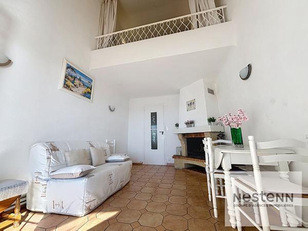 REJUS PLAGE - DUPLEX EN DERNIER ÉTAGE AVEC VUE MER