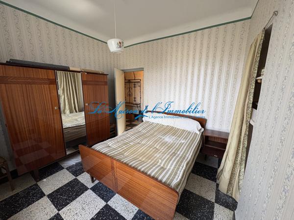 Courry, mas en pierre de 413 m² de surface sur 533 m² de terrain avec puit