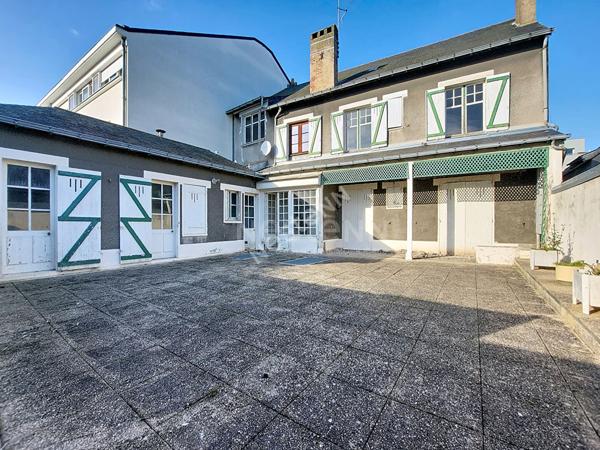 NANTES Cité des Congrès : En vente exclusive ! Pour les amoureux du centre-ville nantais, appartement T6 avec terrasse de 90m² plein Sud.