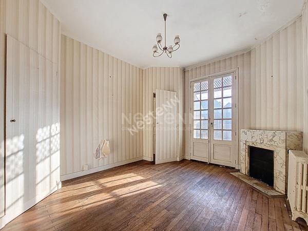 NANTES Cité des Congrès : En vente exclusive ! Pour les amoureux du centre-ville nantais, appartement T6 avec terrasse de 90m² plein Sud.