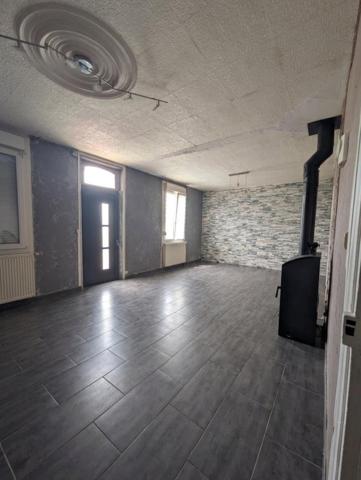Maison de 106 m² – Terrain de 422 m² – Garage et dépendances