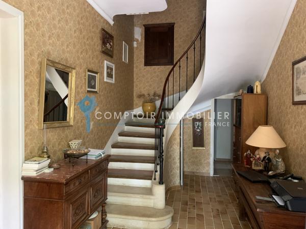 Propriete
                                                                                                                                                                                                                                                                                                                        24 pièce(s)                                                                                                                                                                                                          15 chambre(s)                                                                                                                                                                                                          800  m²