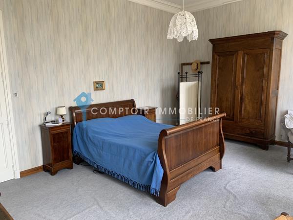 Propriete
                                                                                                                                                                                                                                                                                                                        24 pièce(s)                                                                                                                                                                                                          15 chambre(s)                                                                                                                                                                                                          800  m²