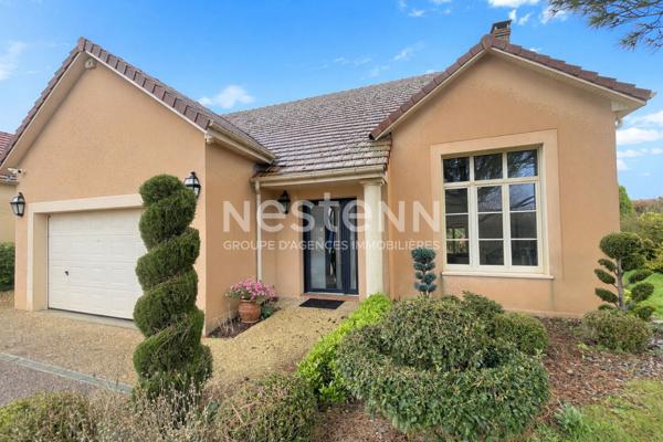 Superbe pavillon familial de 2009 - 4 chambres, dont suite parentale au rez-de-chaussée, salon cathédral et beaux volumes.