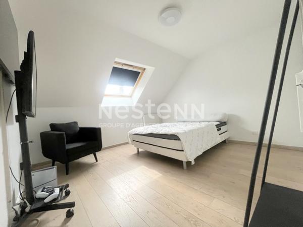 Superbe pavillon familial de 2009 - 4 chambres, dont suite parentale au rez-de-chaussée, salon cathédral et beaux volumes.