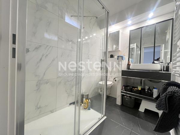 Superbe pavillon familial de 2009 - 4 chambres, dont suite parentale au rez-de-chaussée, salon cathédral et beaux volumes.