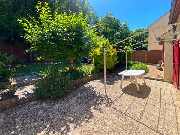 Maison Jouy Le Moutier 140 m2 avec 4 chambres Terrain 1088 m2 et garage double