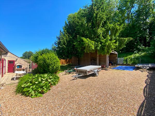 Maison Jouy Le Moutier 140 m2 avec 4 chambres Terrain 1088 m2 et garage double