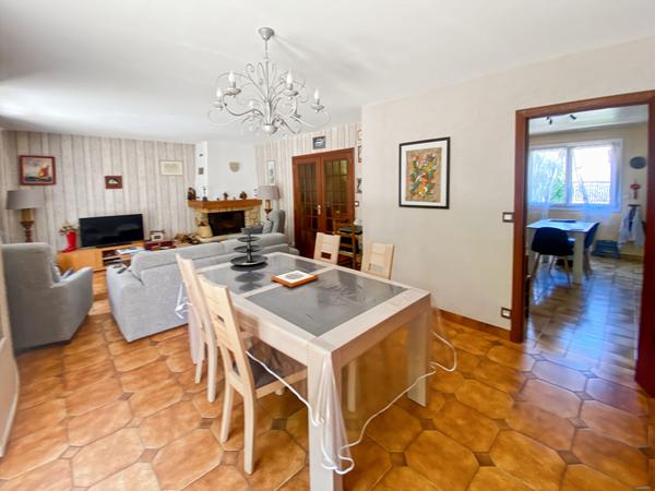 Maison Jouy Le Moutier 140 m2 avec 4 chambres Terrain 1088 m2 et garage double