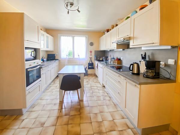 Maison Jouy Le Moutier 140 m2 avec 4 chambres Terrain 1088 m2 et garage double