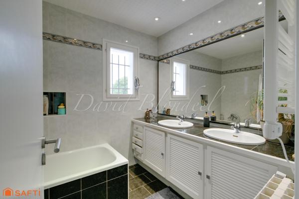 Maison d'architecte de plain-pied 126m2 - Garage - Sans voisinage direct - GRAULHET