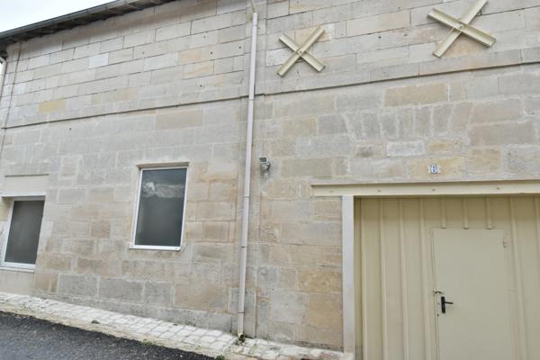 Dpt Charente (16), à vendre PROCHE ANGOULEME OUEST Box ou immeuble à rénover de 2500 m2