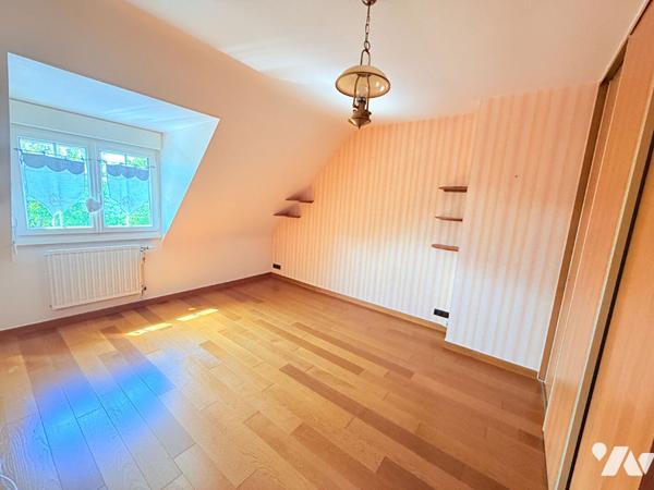 Maison Chevaigné belle traditionnelle sur sous-sol proche commerce